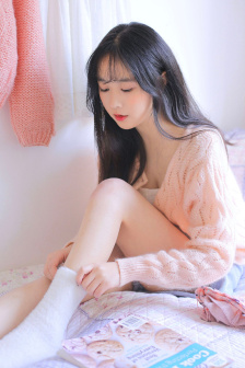 掀起礼服后摆挺入